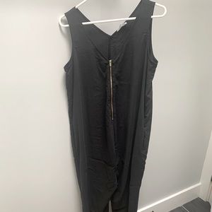 Maternity jumpsuit (Size Small—fits like a 4 or 6)